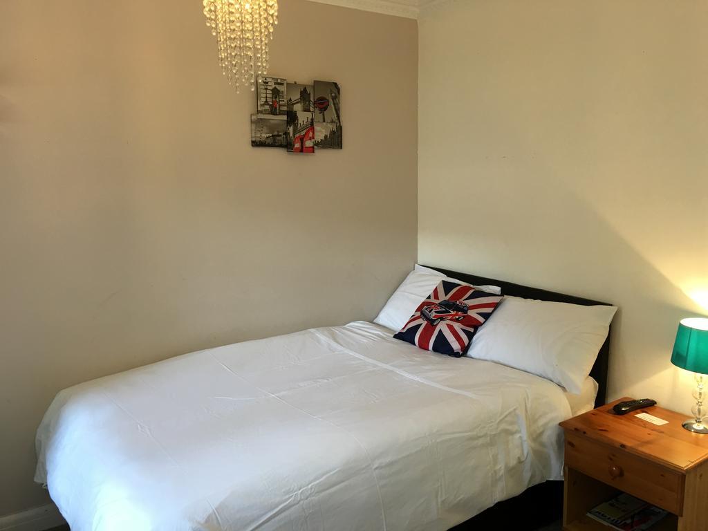 Sleepneat Bed & Breakfast Ascot  Phòng bức ảnh